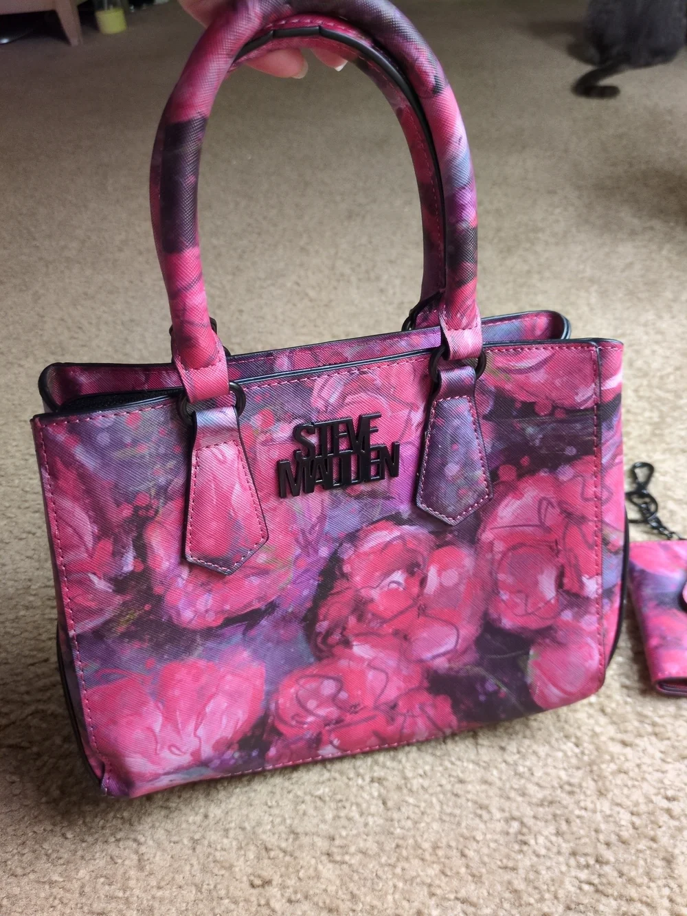 Steve Madden Black & Red Roses floral handbag  W Card Holder & Detachable Strap